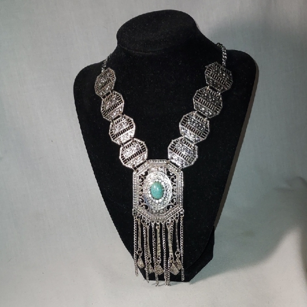 New Turquoise Color With Silver Tone Necklace Dangle Ends Design on Neck Area